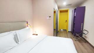 Отель City Hotel Shymkent Шымкент Двухместный номер с 1 кроватью или 2 отдельными кроватями-1